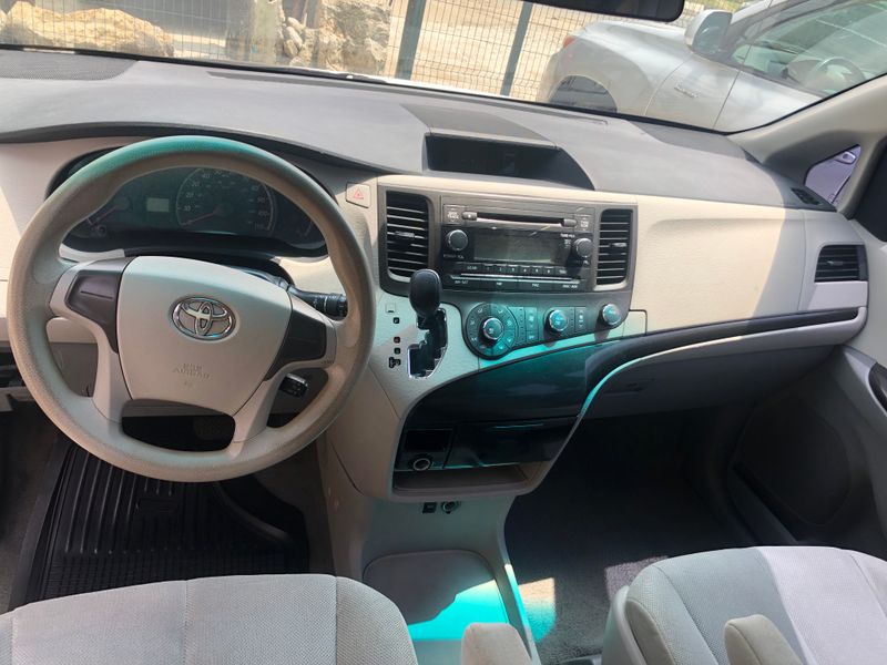 Thumbnail 6 of 2010 Toyota Sienna